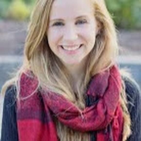 Profile Picture of Kerry Mullins (@kerry_mullins) on Poshmark