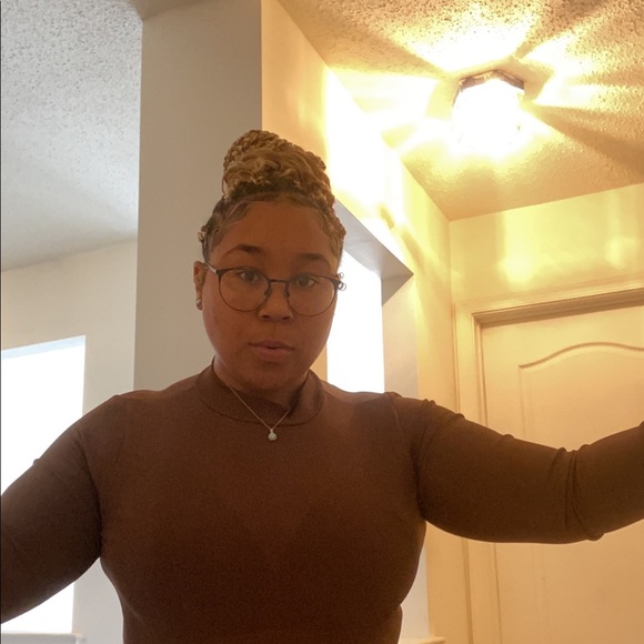 Profile Picture of Jenise Spinner (@jenise_spinner) on Poshmark