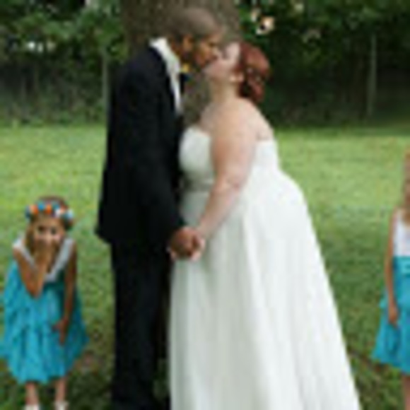 Profile Picture of Brandie Hotrum (@brandiehotrum) on Poshmark