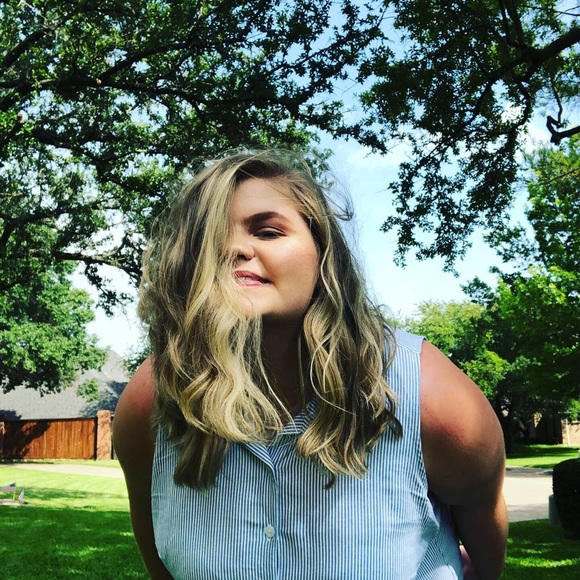 Profile Picture of Hannah Ames (@hannahfaith301) on Poshmark