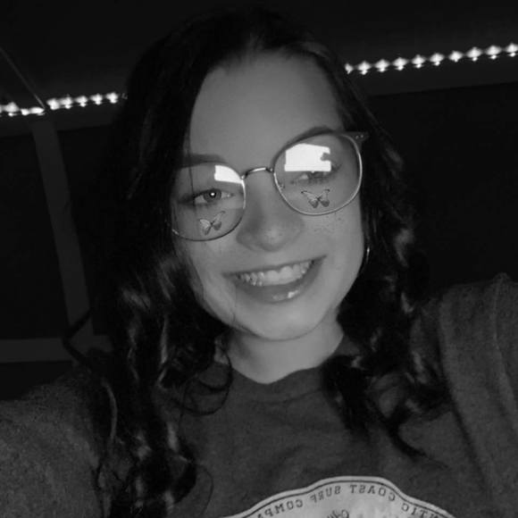 Profile Picture of Lilly Phillips (@lillyphillip859) on Poshmark