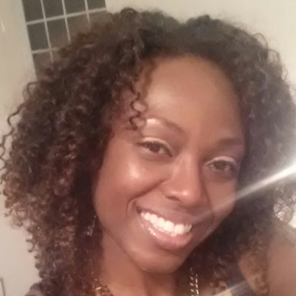 Profile Picture of Nelly Edwards (@nellzy) on Poshmark