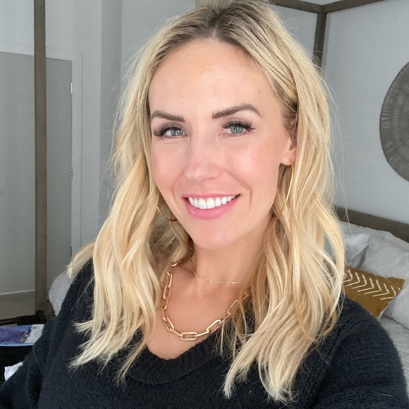 Profile Picture of Paige Steckling (@saltyblondes) on Poshmark