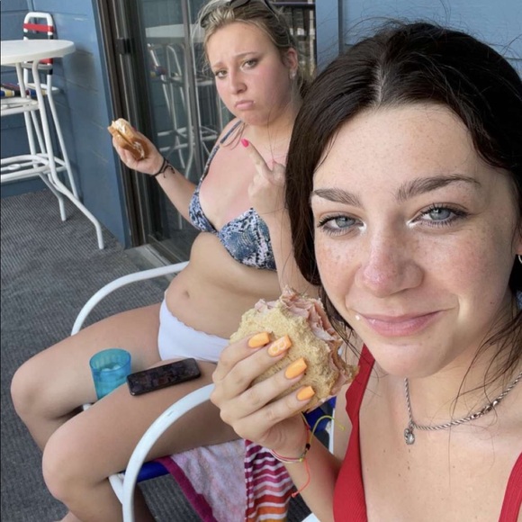 Profile Picture of Jenna Gooderham (@jennagooderham) on Poshmark