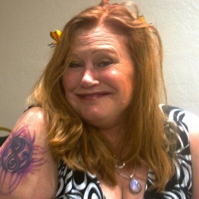 Profile Picture of Lori Wiar-Alarcon (@Livewiar) on Twitter