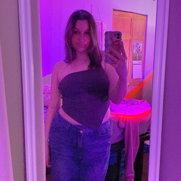 Profile Picture of Shelby Ketchmark (@shelbymos) on Poshmark