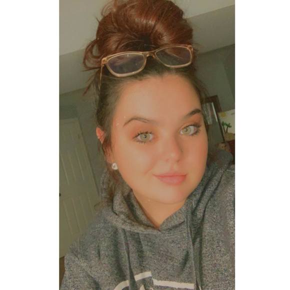 Profile Picture of Kortni Millson (@kortnimillson) on Poshmark