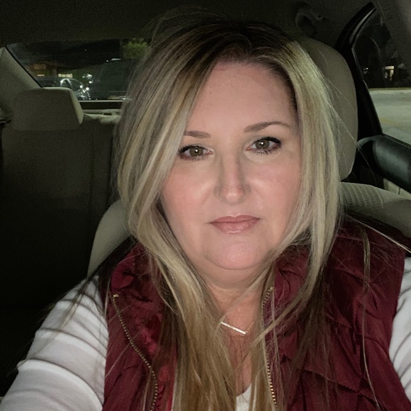 Profile Picture of Gabrielle Roberts (@abrgab1989) on Poshmark