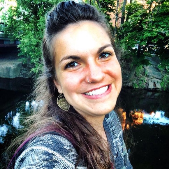 Lila Dreves - Poshmark Profile Picture of Lila Dreves (@lilarose94) on Poshmark