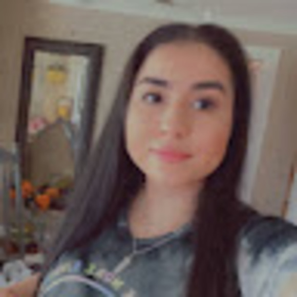 Profile Picture of Vianey Ortiz (@viaort3) on Poshmark