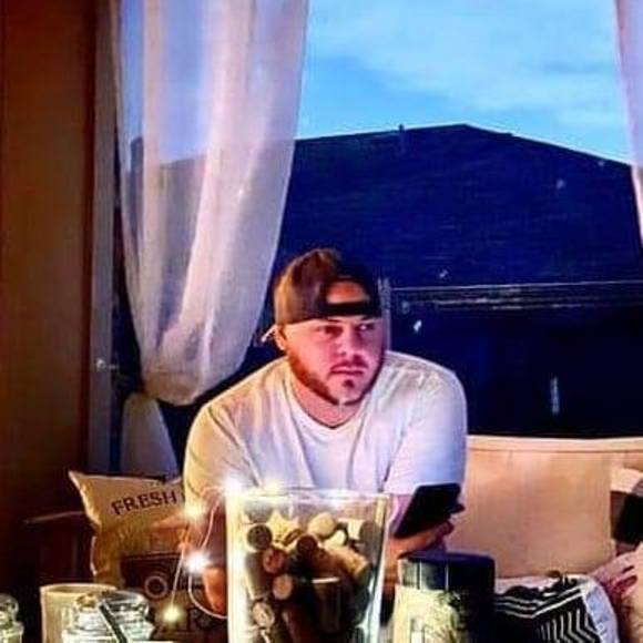 Profile Picture of Chase Tolleson (@chasetolleson) on Poshmark