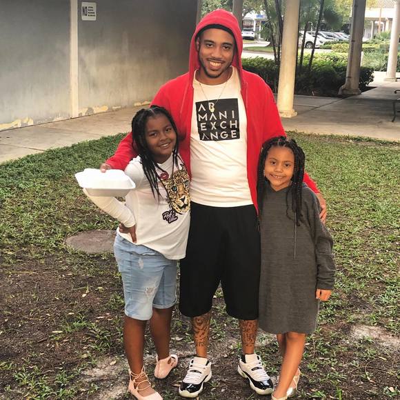 Profile Picture of Steven Hollywood (@stevenhollywood) on Poshmark