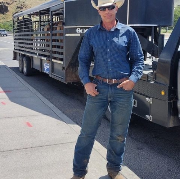 Profile Picture of Larry West (@larrywest8051) on Poshmark