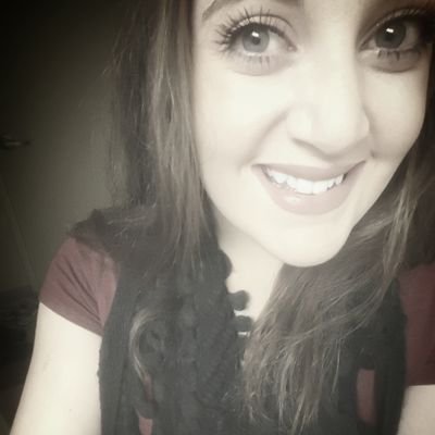 Profile Picture of Zoey Kelly (@Zoeygogreen) on Twitter