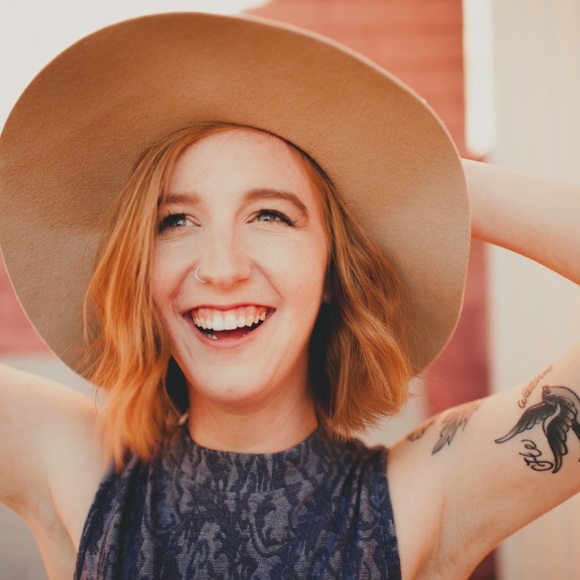 Profile Picture of Emily Cranford (@emilycranf) on Poshmark