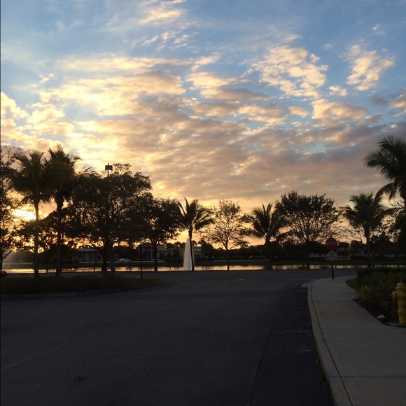 Profile Picture of Marci Carosella (@disspec98) on Poshmark