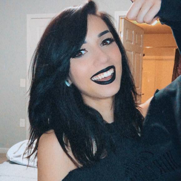 Profile Picture of Kate Harrell (@jester_smile) on Poshmark