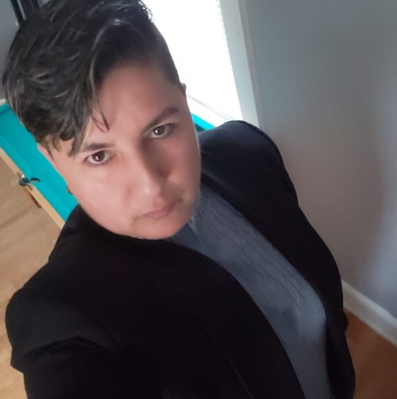 Profile Picture of Cibeleasp portes Portes (@cibeleportes) on Poshmark