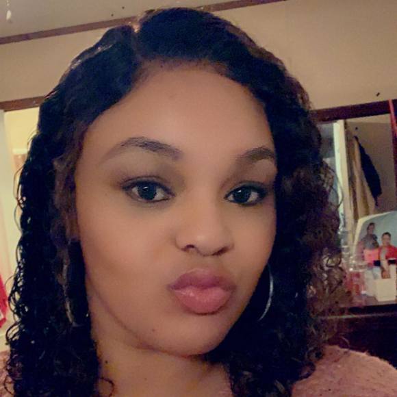 Profile Picture of Morgan Crenshaw (@morge87) on Poshmark