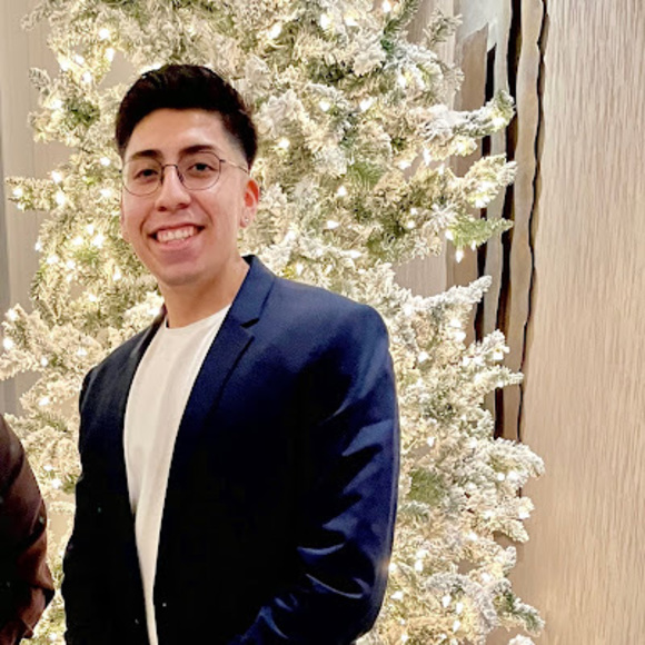 Profile Picture of Dirk Bellido (@dirkbellido) on Poshmark