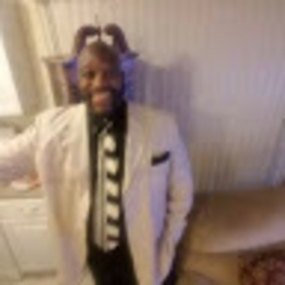 Profile Picture of David Peterkin (@peterkin61) on Poshmark