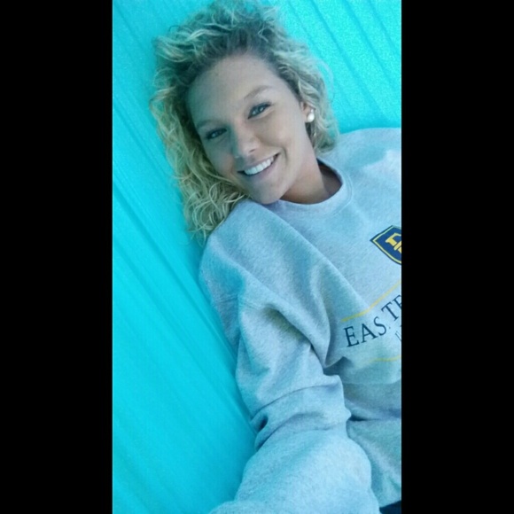 Profile Picture of Ashley Stanifer (@arstanifer) on Poshmark