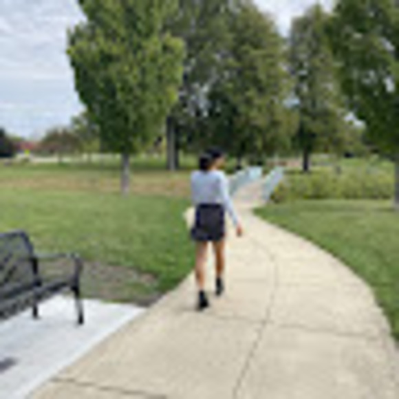 Profile Picture of Zoe Ruhlig (@zoeojruhlig) on Poshmark