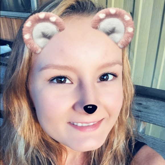 Profile Picture of Kim Deaton (@kimberly933) on Poshmark