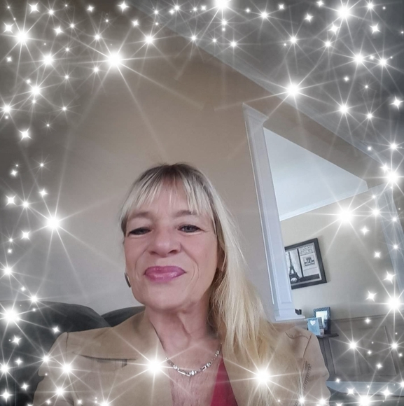 Profile Picture of Pauline Bellefeuille (@boucledor64) on Poshmark