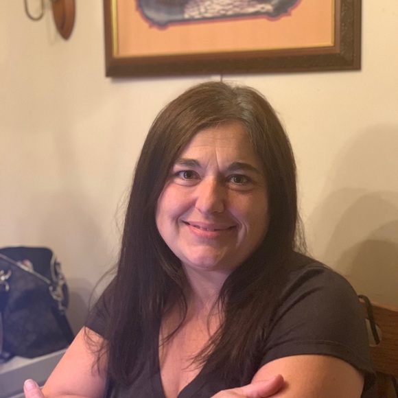 Profile Picture of Debbie Rush (@hopegina49) on Poshmark