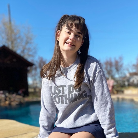 Hannah Menhart - Poshmark Profile Picture of Hannah Menhart (@hannahmenhart) on Poshmark