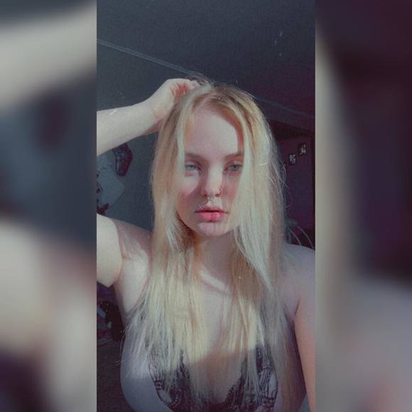 Profile Picture of Taylor Heavirland (@taylorjoyceh) on Poshmark
