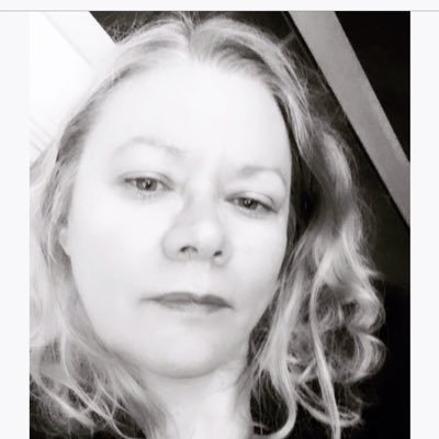 Profile Picture of Cynthia O'Leary (@RoseWrites) on Twitter