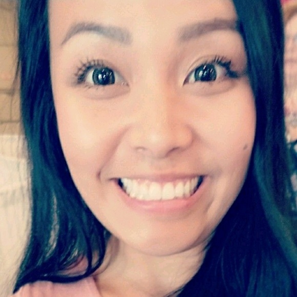 Profile Picture of Stephanie Saesee (@deesefairytale) on Poshmark