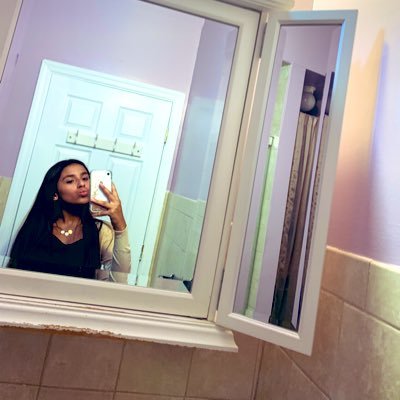 Profile Picture of Isabella Casanova (@casa_isabel0306) on Twitter