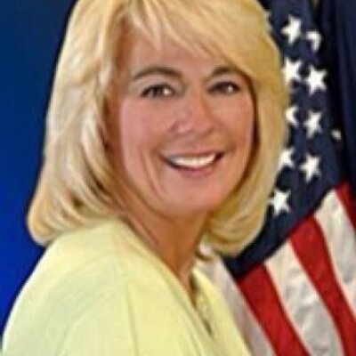 Profile Picture of Leslie A. Combs (@combsleslie) on Twitter