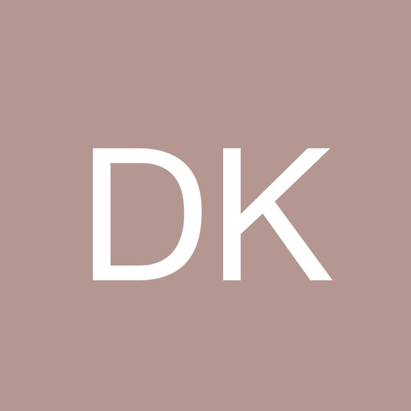Profile Picture of Danielle Kenyon (@daniellekeny182) on Poshmark