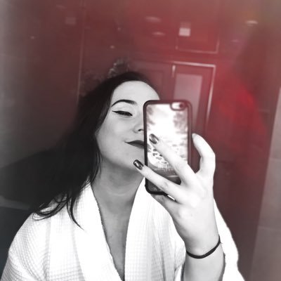 Profile Picture of Danielle 🧜🏼‍♀️ (@DanielleStokeld) on Twitter