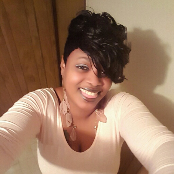 Profile Picture of Tiffany Wooley (@tazz31903) on Poshmark