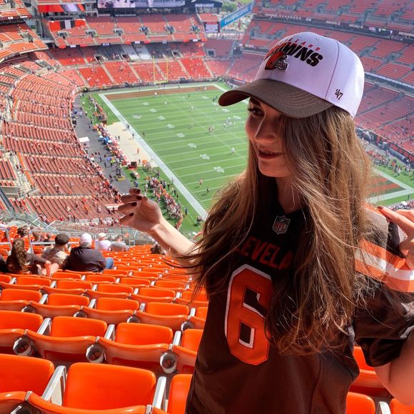 Profile Picture of Laura Wilmoth (@laura_wilmoth) on Poshmark