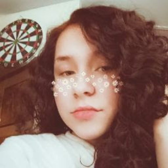 Profile Picture of Kaidence Howitt (@kaidencehowitt) on Poshmark