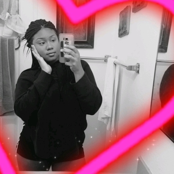 Profile Picture of Aneicia Morrison (@aneicia1) on Poshmark