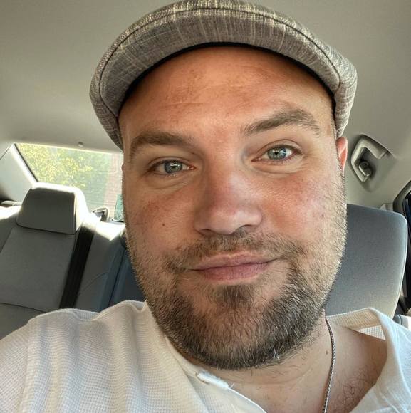 Profile Picture of Brett Groh (@brettgroh) on Poshmark