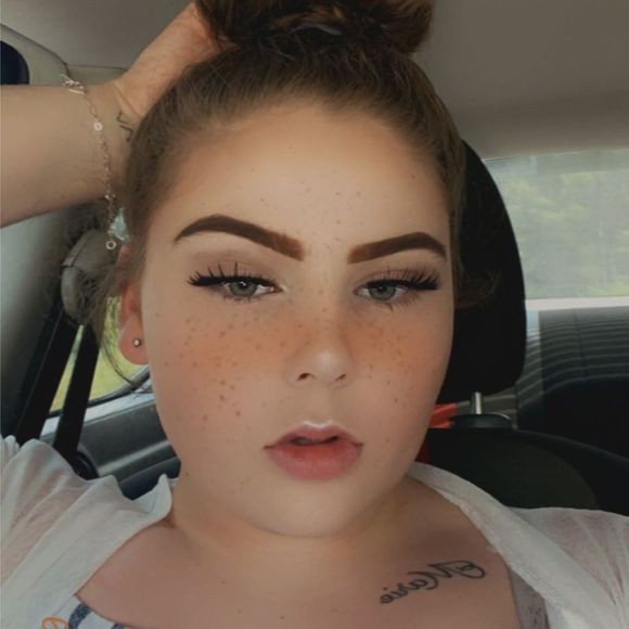 Profile Picture of Caitlin Andrews (@candrews12) on Poshmark