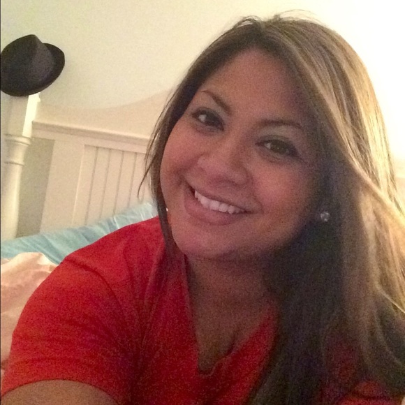 Profile Picture of Adrian Correa (@adie717) on Poshmark