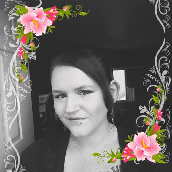 Profile Picture of Vicki Page (@deathsmackgirl) on Poshmark