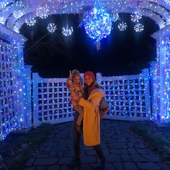 Profile Picture of Olivia Ashwill (@ohliveyalife) on Poshmark