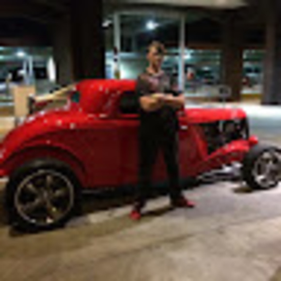 Profile Picture of Tommy Sizemore (@tommysize6) on Poshmark