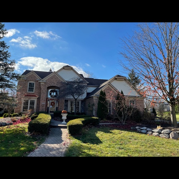 Profile Picture of Alexander Brooks (@alexanderbro607) on Poshmark