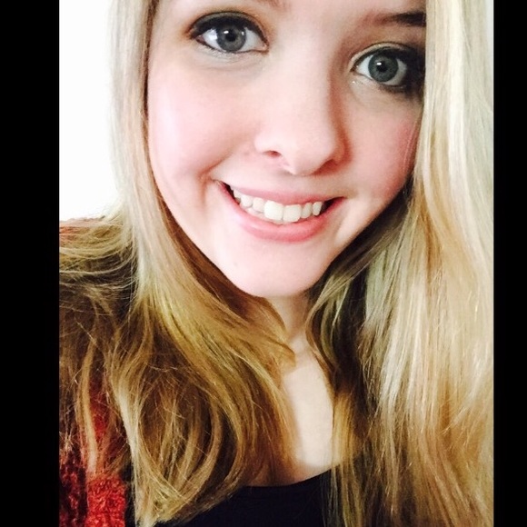 Profile Picture of Brianna Twomey (@bttwomey) on Poshmark